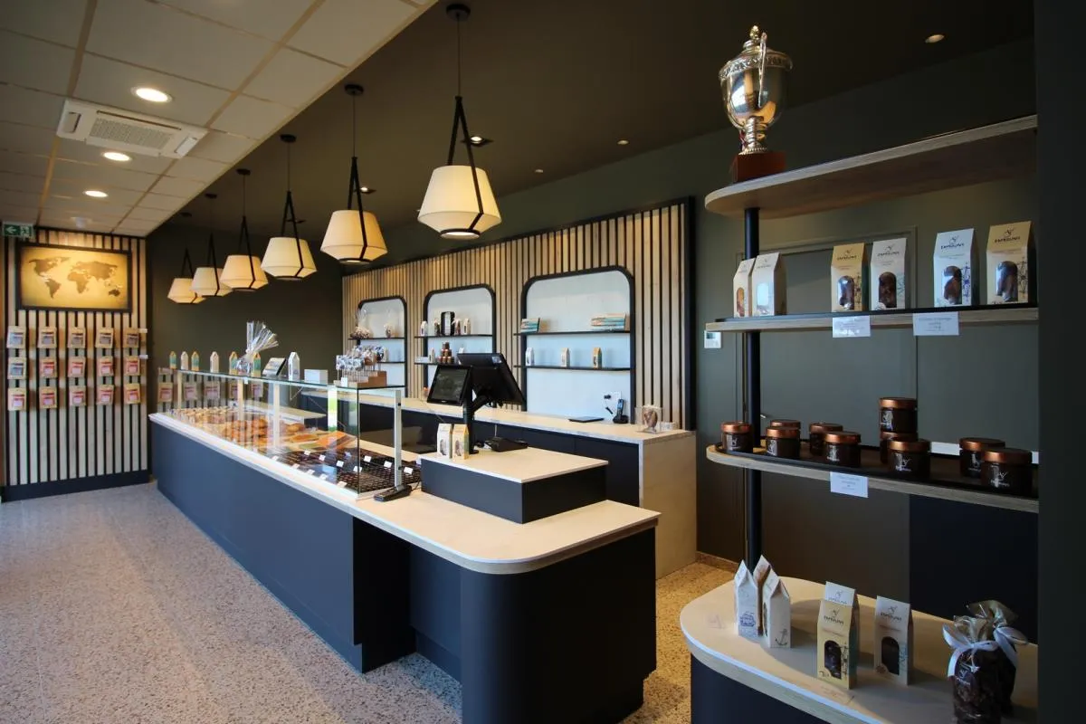 Agencement CHOCOLATERIE / PATISSERIE Dylan OLLIVIER - CANCALE (35)