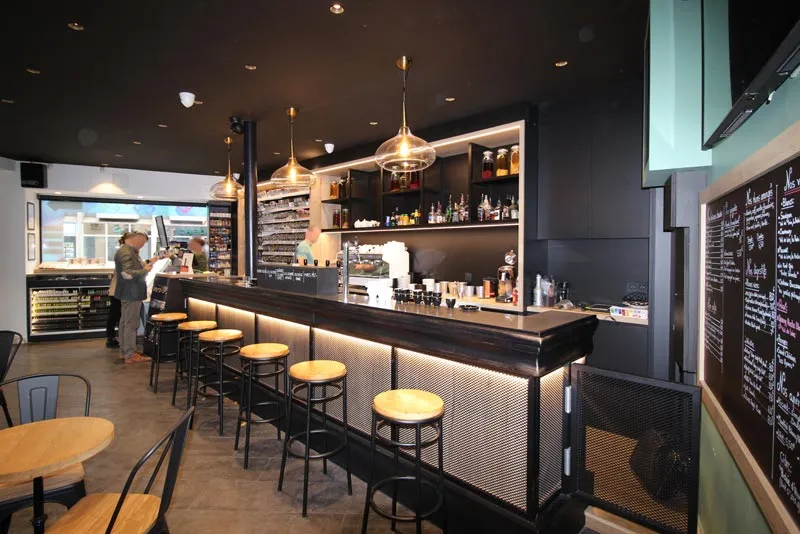 Agencement sur-mesure d'espaces de vente, mobiliers, devantures et vitrines réfrigérées de restaurants Agencement sur-mesure d'espaces de vente, mobiliers, devantures et vitrines réfrigérées de restaurants