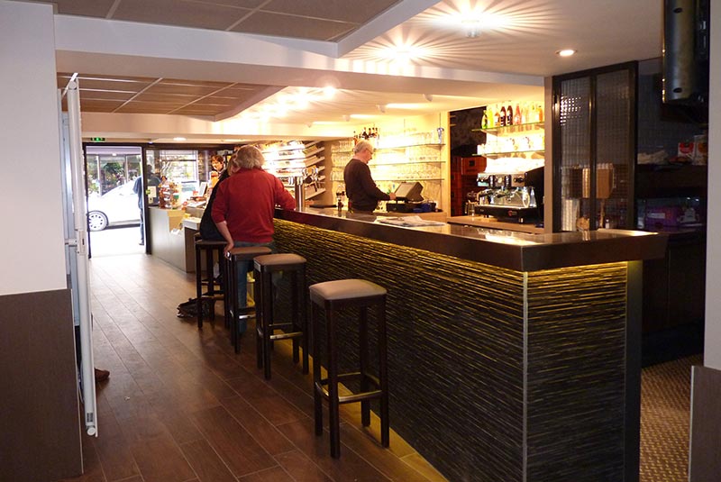 Agencement sur-mesure d'espaces de vente, mobiliers, devantures et vitrines réfrigérées de restaurants Agencement sur-mesure d'espaces de vente, mobiliers, devantures et vitrines réfrigérées de restaurants